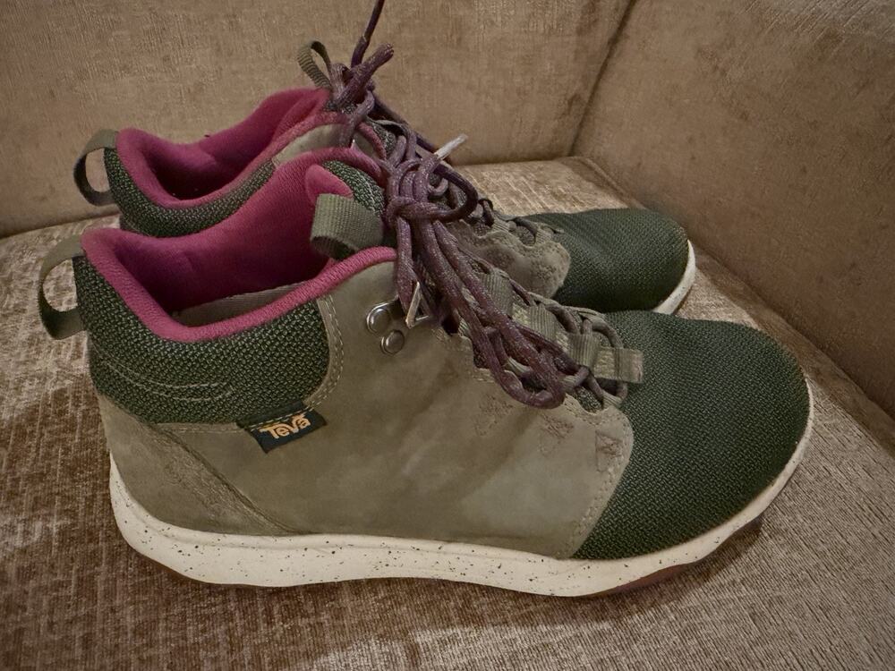 TEVA Arrowood Lux Mid WP Boots 8 Hiking Boot Olive Womens Trail Shoe